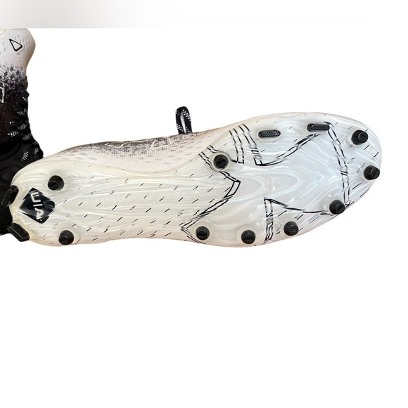 NEW Men\'s UA Spotlight Lux MC 2.0 Football Cleats